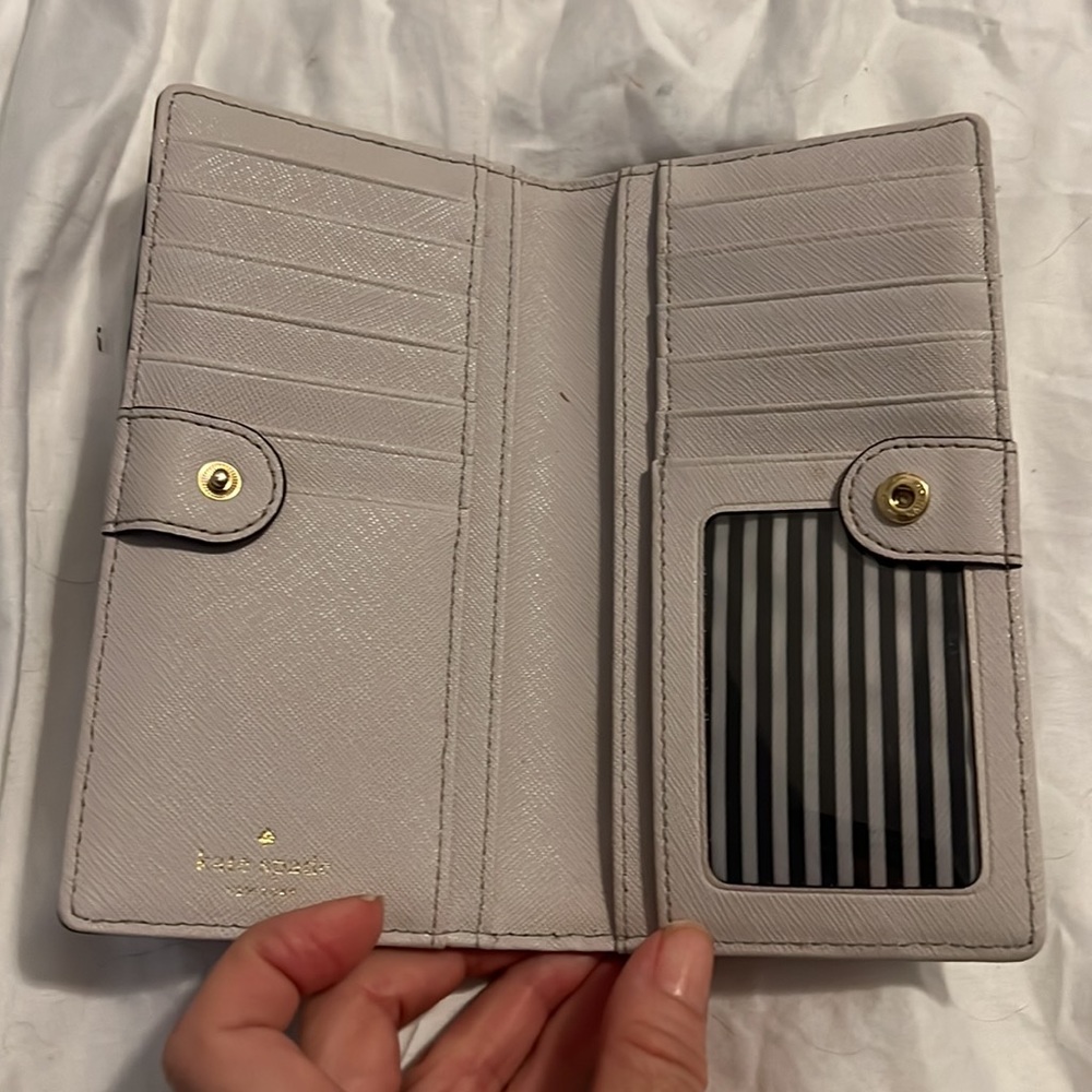 Kate Spade ♠️ Wallet - Picture 2 of 3